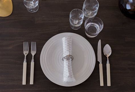 Three Course Table Setting 的图像结果