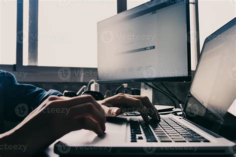 No Hands Person Using Computer 的图像结果