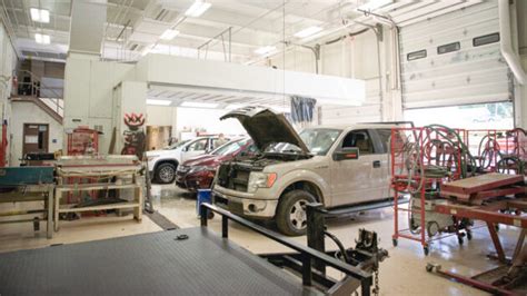 Auto Collision Technology Program 的图像结果