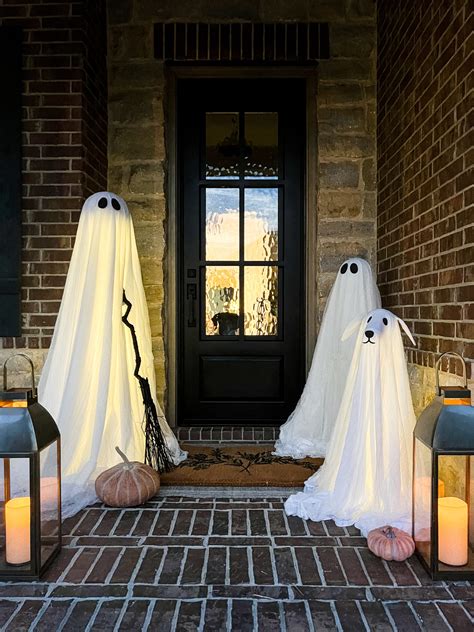 DIY Lit Halloween Ghosts - Crazy Wonderful