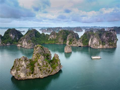 Ha Long Bay boat accident: Tourist vessel capsizes, leaving over 30 ...