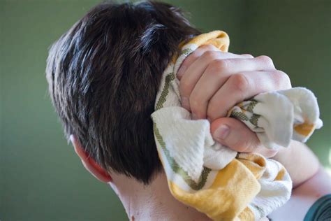 How to Treat Ingrown Hairs on the Scalp | 2bstronger.com