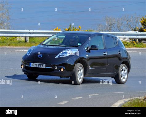 2011 Nissan Leaf electric car, built in the UK Stock Photo - Alamy
