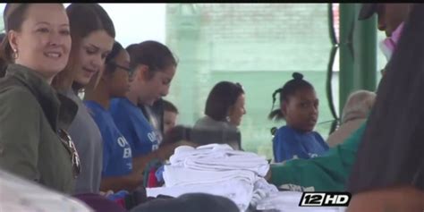Hot Thanksgiving meals and warm clothing bring hundreds together in Paris
