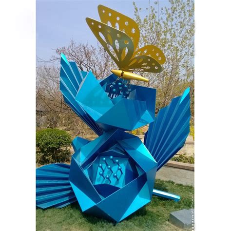 不锈钢彩色镂空球雕塑 – 北京博仟雕塑公司