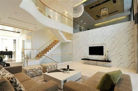 99平现代极简跃层挑高客厅楼梯装修效果图_太平洋家居网图库