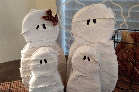 Making A Mummy Halloween Decoration | The Cake Boutique