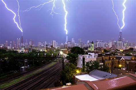 A Triple Lightning Strike on Three of Chicago's Tallest Buildings ...