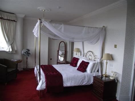 THE NEW BOSTON HOTEL (Fleetwood) - Hotel Reviews & Photos - Tripadvisor