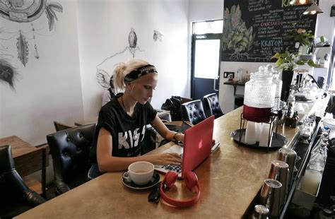 How much Money can you Make on OnlyFans? Average Earnings Breakdown - The Marketing Heros