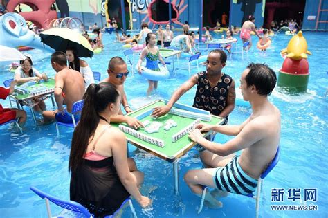 重庆市民水中打麻将消暑【5】--图片频道--人民网