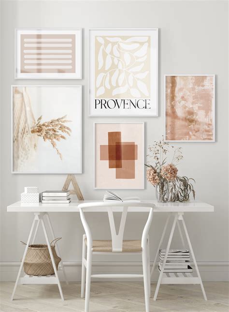 Sophisticated Set in Beige and Rust – Opposite Wall
