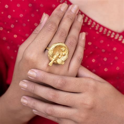 Carved Nest Finger Ring- Brass – Urbanitii