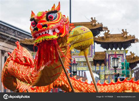 kmhouseindia: Chinese Dragon Dance