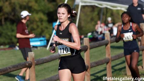 Mia Huffman Career, Family, Net Worth, Height, Bio/Wiki 2024.