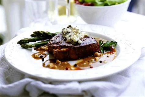 How to make Filet Mignon With Creamy Peppercorn Sauce Recipe