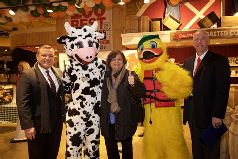 Town Officials Welcome Stew Leonard's to Babylon | Farmingdale, NY Patch