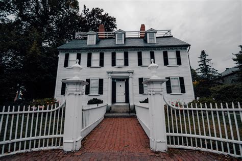Hocus Pocus Filming Locations in Salem - Helene in Between