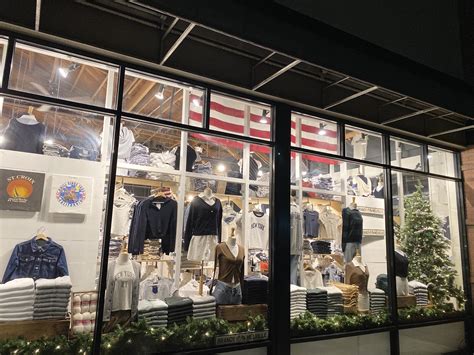 BRANDY MELVILLE - PACIFIC BEACH - San Diego CA - Hours, Directions ...