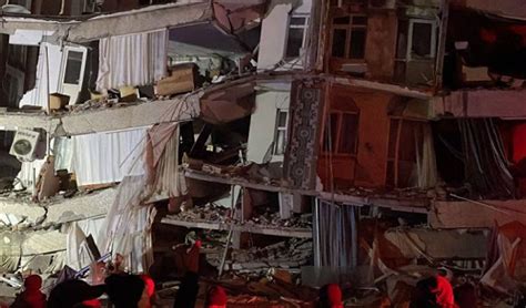 土耳其发生7.8级地震，死亡人数超过2300人_救援_欧盟_行动