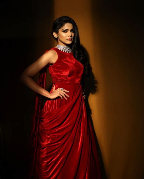 9+ Marathi actresses who stunned in red outfits | Picpile.in