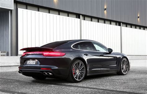 Porsche Panamera Turbo Schwarz
