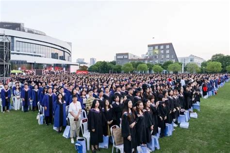 苏大举办2021年毕业典礼暨学位授予仪式 首次户外举行 400台无人机点亮前程路_江南时报