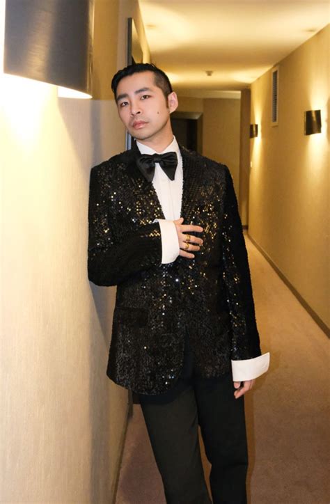 Profile Suit Man 的图像结果