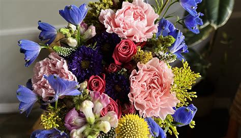 A Guide to January Birth Flowers | UrbanStems