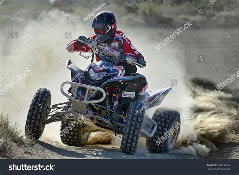 Honda trx 700: Más de 7 fotos de stock con licencia libres de regalías | Shutterstock