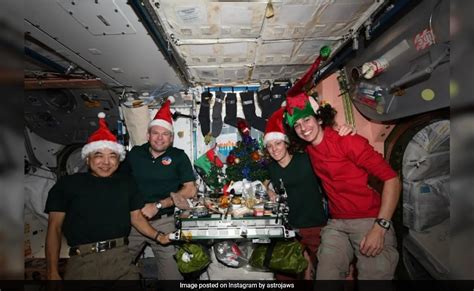 नासा के Astronauts ने अंतरिक्ष में कैसे मनाया क्रिसमस? वायरल हो रहीं ...