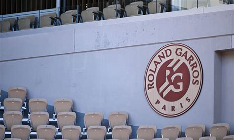 French Open favourite's plane is struck by LIGHTNING as tennis star's ...