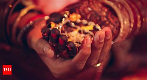 What? Groom gets wedding gifts worth INR 15 Crore including petrol pump ...