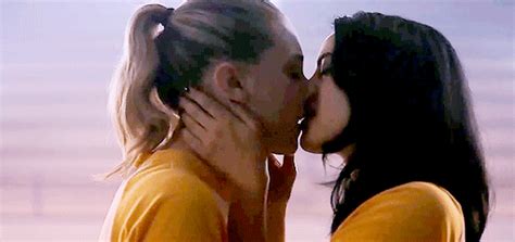 Today, Finally, Betty and Veronica Kiss in Archie Comics (Spoilers)