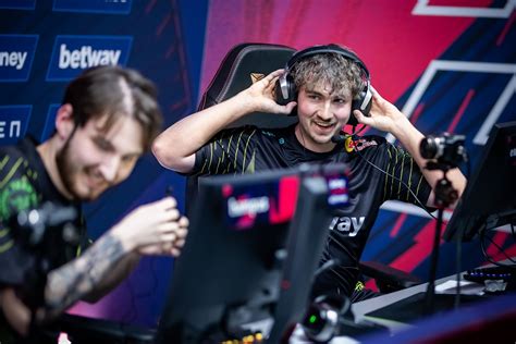 hampus benched as es3tag returns to NIP - Dust2.in