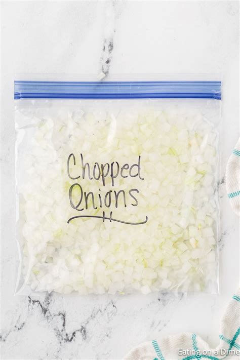 How to freeze onions - Freezing onions saves time and is easy to do!