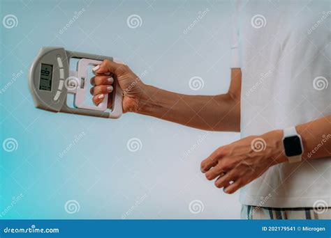 Hand Dynamometer Grip Strength Test Stock Image - Image of fist, frailty: 202179541