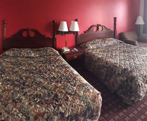 RODEWAY INN (Dickson) - Hotel Reviews, Photos, Rate Comparison ...