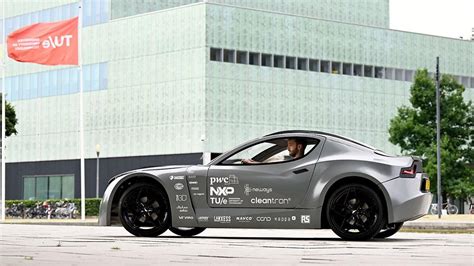 ZEM Car: कबाड़ प्लास्टिक से बनी है कार, लुक BMW जैसा, चलते-चलते सोख ...