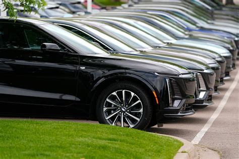Northeast Ohio car sales surge in April amid tariff concerns ...