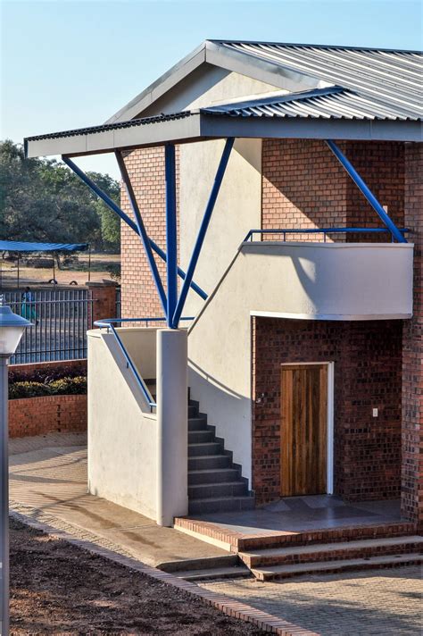 Institution 的图像结果