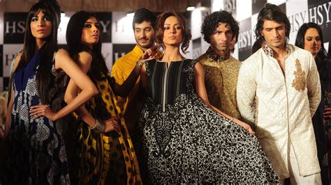 In Vogue: How 'Lawn Phenomenon' Changed Women's Fashion in Pakistan