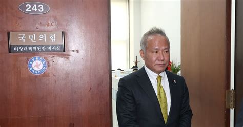 Kwon Young-se mediates medical school admission quota discussions amid ...