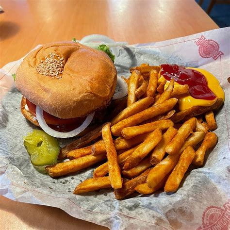 FUDDRUCKERS ASHBURN - Menu, Prices & Restaurant Reviews - Tripadvisor
