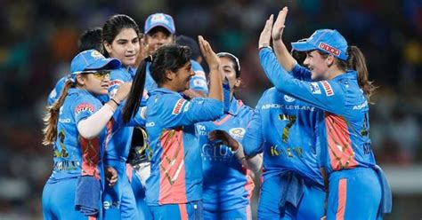 WPL2023 । पराभवाचा वचपा काढत मुंबईची फायनलमध्ये दिमाखात एन्ट्री ...