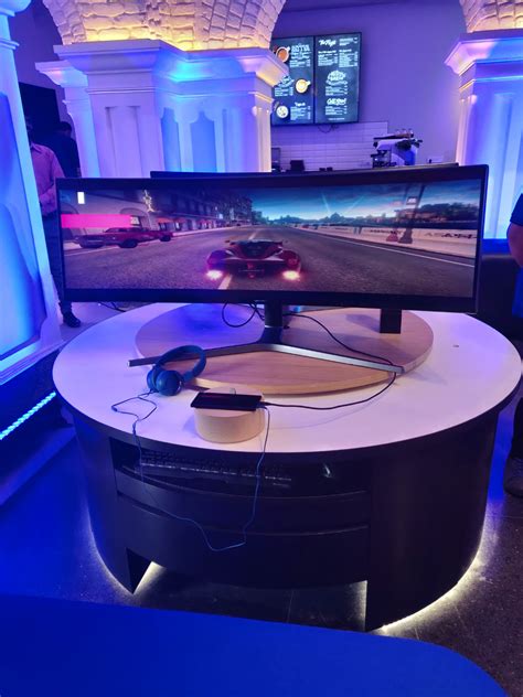 Samsung takes over Opera House in Bengaluru: Opens world's largest ...