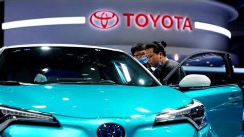 Toyota develops solid-state batteries for next-gen EVs, targets 1,000 ...