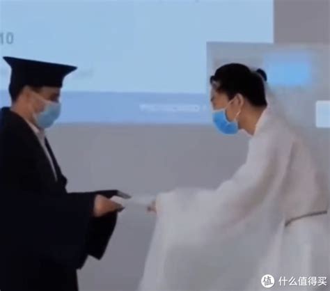 爆赞！加拿大中国女留学生穿汉服亮相毕业典礼：高颜值惊艳全网！这就是文化自信！|汉服网