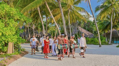 Maldives Local People 的图像结果