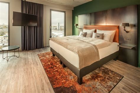 Holiday Inn - The Niu Fender Amsterdam by IHG Restaurant: Pictures ...